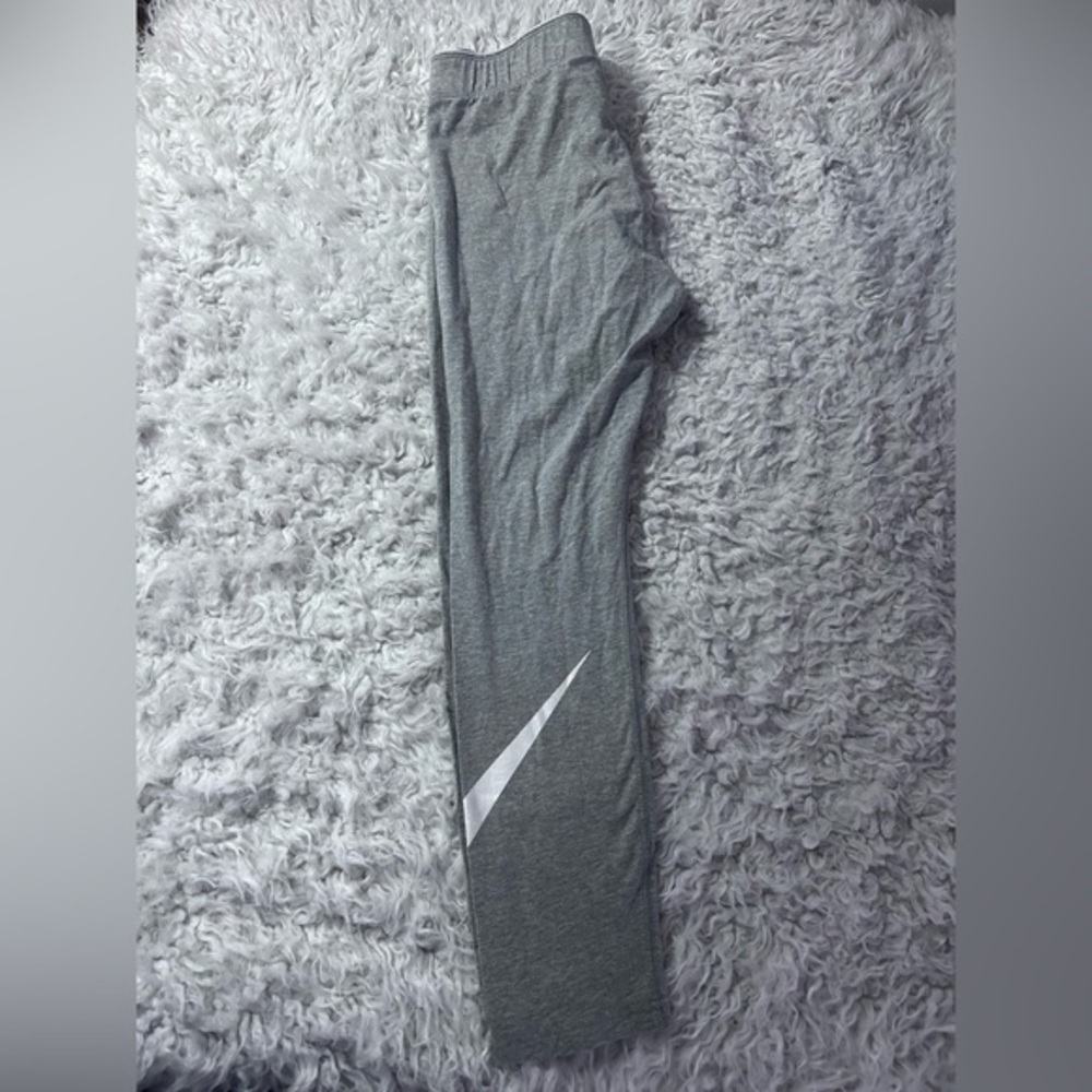 NIKE Essentials Leggings in gray. Size S - Picture 2 of 3